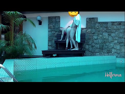 ❤️ Bos mengundang pelayan ke kolam renang, tetapi tidak bisa menahan panas ❤ Super porno pada kami
